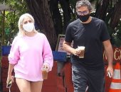 لمؤاخذة.. ليدي جاجا نسيت ترتدي "البنطلون" مع صديقها في كاليفورنيا