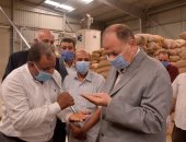 محافظ أسيوط: توريد 179 ألفا و419 طن قمح بالصوامع ومراكز التجميع حتى اليوم