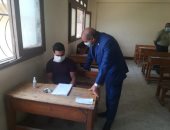 صور ..رئيس جامعة الأزهر يتفقد لجنة الثانوية الأزهرية بمعهد طلعت بمدينة نصر 