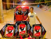 صناعة البهجة .."أحمد" بشارك بصور لطائرات ورقية من صنع يديه تحمل شعارات الأندية