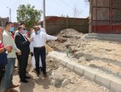 صور.. رصف شارع بورسعيد وأعمال إنشائية بموقف الشهداء النموذجى المطور فى المنوفية