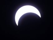 صور.. العالم هذا المساء.. الأرض تشهد كسوفا نادرا للشمس خلال أطول أيام السنة..صربيا تختار برلمانها فى أول انتخابات فى أوروبا بعد كورونا.. السعودية ترفع قيود الإغلاق.. واحتجاجات فى لندن للمطالبة بالمساواة العرقية