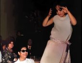 صورة نادرة.. شيريهان ترقص على مائدة أم كلثوم فى حفل زفاف شقيقها عمر خورشيد