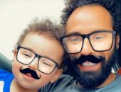 جنش يحتفل باليوم العالمي للآباء مع ابنه على أنغام المهرجانات