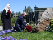 بوتين يضع إكليلا من الزهور عند النصب التذكارى لـ"أمهات المنتصرين".. فيديو