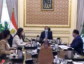 رئيس الوزراء يستعرض حوافز الموظفين المنتقلين للعاصمة الإدارية الجديدة.. مدبولى: بدل انتقال ووحدات سكنية بمدينة بدر وبالعاصمة الإدارية بتيسيرات فى السداد والتكلفة