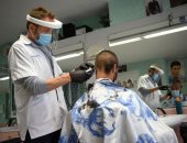 صالونات حلاقة الشعر فى إسبانيا تسبب انتشار مرض "السعفة" بين الشباب