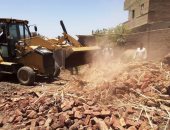 صور.. إزالة 15 حالة تعدى على الأراضى الزراعية وأملاك الدولة بسوهاج 