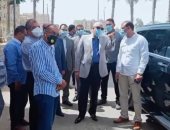 محافظ الجيزة يوجه بسرعة الانتهاء من مشروعات الرصف الجارية