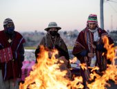شعب إيمارا يحتفلون بالعام الجديد وفق طقوسهم الخاصة فى بوليفيا