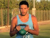 محمد ناجى جدو يتدرب مع نجله بعد الانتهاء من مسحة كورونا