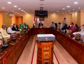 كيف يتعامل محافظ أسيوط مع مشروعات الصرف الصحى المتوقفة بـ3 مراكز ؟ (صور)