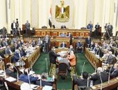 صرف الأدوية بروشتة معتمدة.. البرلمان يطالب بضوابط واضحة للتصدى لفوضى تجارة الأدوية وتفعيل رقابة هيئة الدواء لمنع البيع خارج الصيدليات.. مطالب لمواجهة التخزين بتصنيف الأدوية واقتراح بصرفها مباشرة مع الفحص