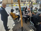 محافظ بورسعيد يلتقى عددا من المواطنين ويؤكد ضرورة الالتزام بالإجراءات الاحترازية