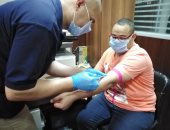 صور.. تحليل فيروس كورونا لموظفى اتحاد التنس