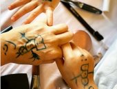 بالرسم على يديهم.. حلا شيحة: حاجات بسيطة مع أولادنا ممكن تفرحهم