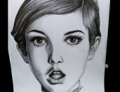 تسنيم تشارك برسومات فنية وبورتريهات للتعبير عن موهبتها