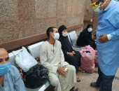 صور.. مستشفى الأقصر العام تشهد خروج 11 حالة جديدة عقب شفائهم من كورونا