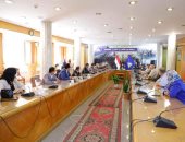 محافظ دمياط تكرم مدير مديرية الصحة و أفراد من الأطقم الطبية