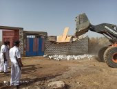 صور.. إزالة تعديات بناء على الأراضى الزراعية بأسوان