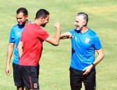 "ومن تانى أكيد راجعين".. 7مشاهد فى أول تدريب للأهلى بعد توقف كورونا.. نيو لوك جديد لرمضان.. أرضية التتش تخطف الأنظار.. ظهور أول لحمدى فتحى.. المصافحة عن بعد.. التعقيم مستمر أثناء المران.. وصالح جمعة يحضر متأخرا