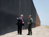 الرئيس الأمريكى يزور الجدار العازل مع المكسيك بثانى جولاته الانتخابية