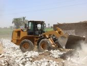 إزالة 47 حالة تعد بالبناء على الأراضى الزراعية بقنا والمنيا.. صور 