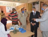 محافظ المنيا يتفقد امتحانات الثانوية العامة: ارتداء الكمامة وتعقيم اللجان ضرورة