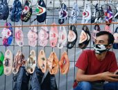 كمامات تساير الموضة فى إندونيسيا وماليزيا.. صور 