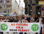 "لا وظائف على كوكب ميت".. مسيرة من أجل المناخ فى فيينا
