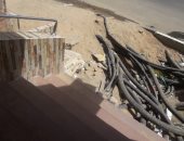 قارئة تشكو تركيب كابلات كهرباء جديدة وتركها مكشوفة أمام السكان والمارة