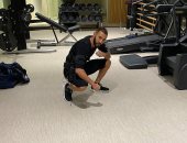 تحضيرات قوية من الداخل الجيم.. كريم بنزيما يستغل وقته فى رفع لياقته البدنية "صورة"