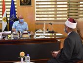 محافظ أسوان يناشد المواطنين الالتزام بتعليمات الوقاية من كورونا فى المساجد