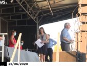 فى الهواء الطلق.. حفل تخرج لطلاب مدرسة ثانوية فى بلجيكا "فيديو"