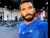 شاهد.. صالح جمعة يتدرب فى جيم الأهلى منفرداً