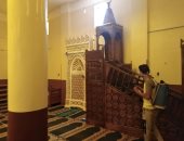 متطوعون بالأقصر يعقمون مساجد مدينة البياضية.. صور 