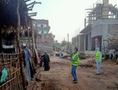 أهالى قرية المريس والحاجر بمحافظة الأقصر يطهرون الشوارع ضد فيروس كورونا