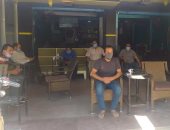 رؤساء الأحياء بالسويس يشددون على الالتزام بنسبة الـ25 % بالمقاهى..صور