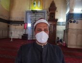 صور.. إمام وخطيب مسجد الفتح بالزقازيق يناشد المصلين الالتزام بالكمامة
