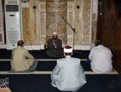 وكيل الأوقاف بالبحيرة يؤم المصلين فى أول أيام فتح المساجد.. صور