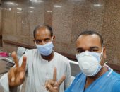 صور.. مستشفى الأقصر العام تشهد خروج 9 حالات تعافى من كورونا 