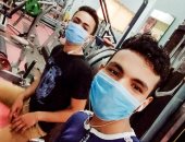 بالكمامة.. "أحمد" و"حسين" من سوهاج فى الجيم ملتزمين بالاجراءات الوقائية