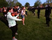 مظاهرات بعزف "الكمان" احتجاجا على وفاة إيليا ماكلين الأمريكى من أصل أفريقى