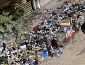 سكان شارع منشية التحرير عين شمس يشكون تراكم القمامة وتجمع النبيشة بمدخل الشارع