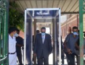 تركيب بوابات تعقيم بمجمع المحاكم والمصالح ومستشفيات الإيمان بأسيوط