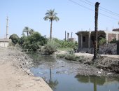 محافظ قنا يوجه بإزالة المخلفات بترعة الترامسة.. صور