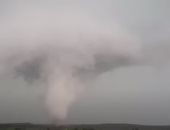 فيديو.. إعصار عملاق فوق منطقة روسية