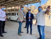 محافظ الفيوم يشدد على تطبيق الإجراءات الاحترازية والتزام سائقى السيارات بالكمامات