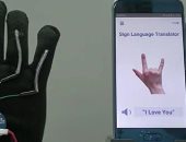 علماء يبتكرون قفازًا يترجم لغة الإشارة إلى كلام منطوق فى ثوانٍ.. فيديو