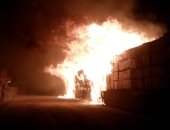 "الإطفاء الكويتية": احتراق 3 آلاف سيارة جديدة فى حريق ضخم بمخزن